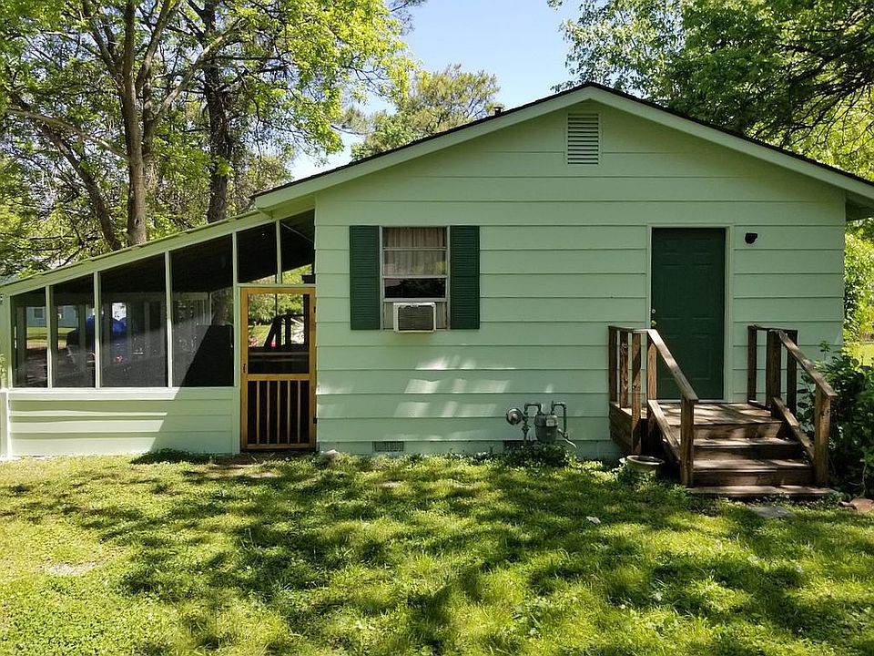 2nd image of 195 Lakeview Dr
