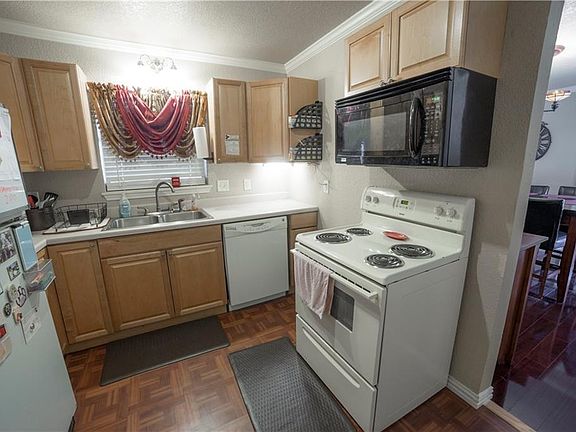 5th image of 3912 Austin Ave