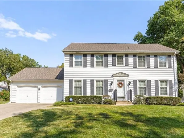 7205 Woodward St, Overland Park, KS 66204