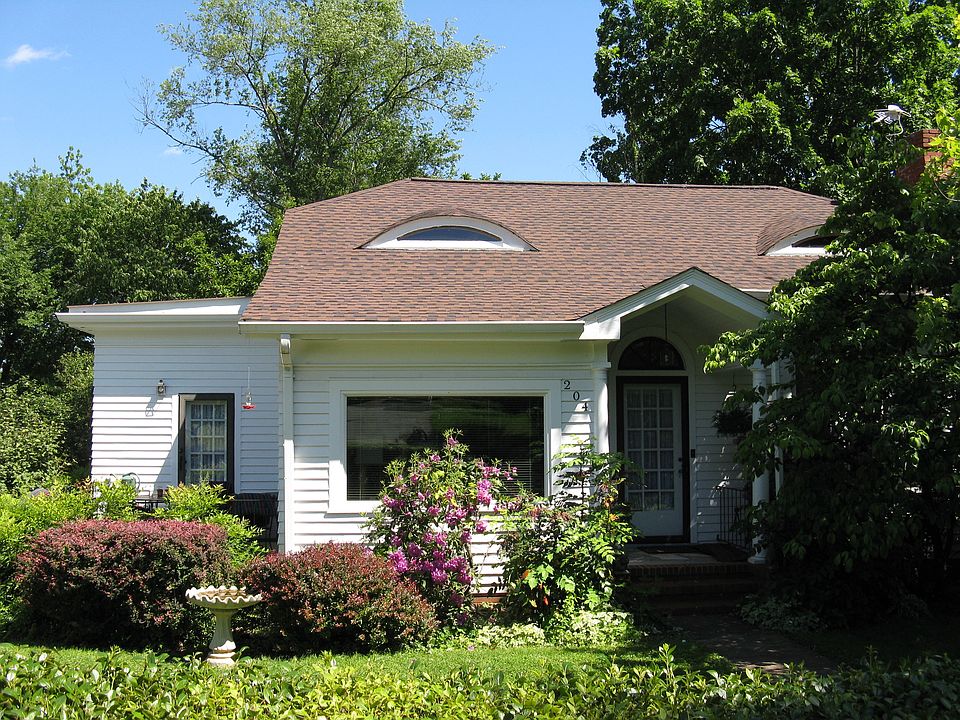1st image of 204 E 8th Ave