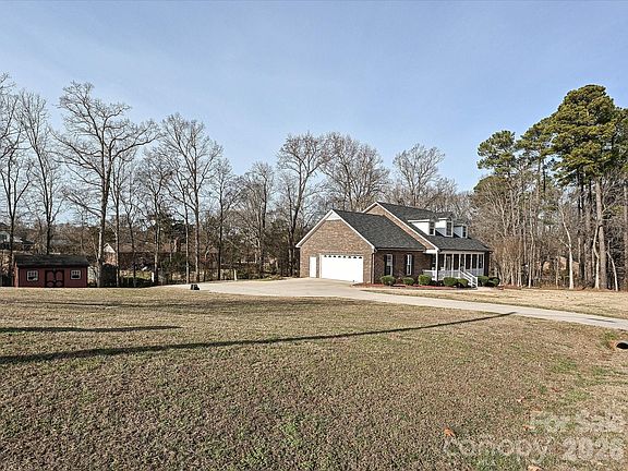 4th image of 1620 Bennington Dr NW