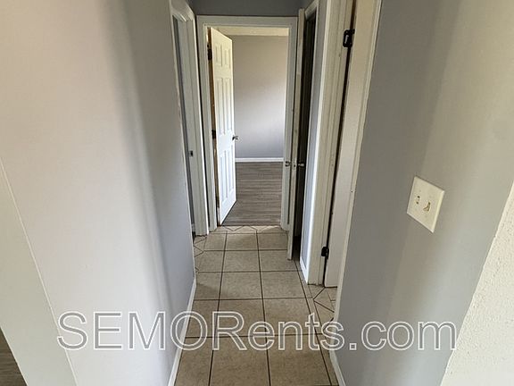4th image of 315 East Ln APT 3