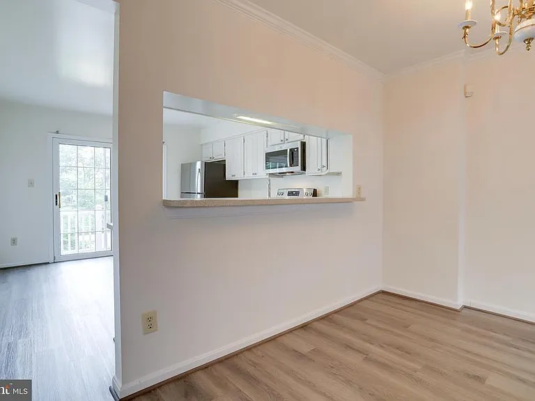 3050 S Glebe Rd — Photo 9
