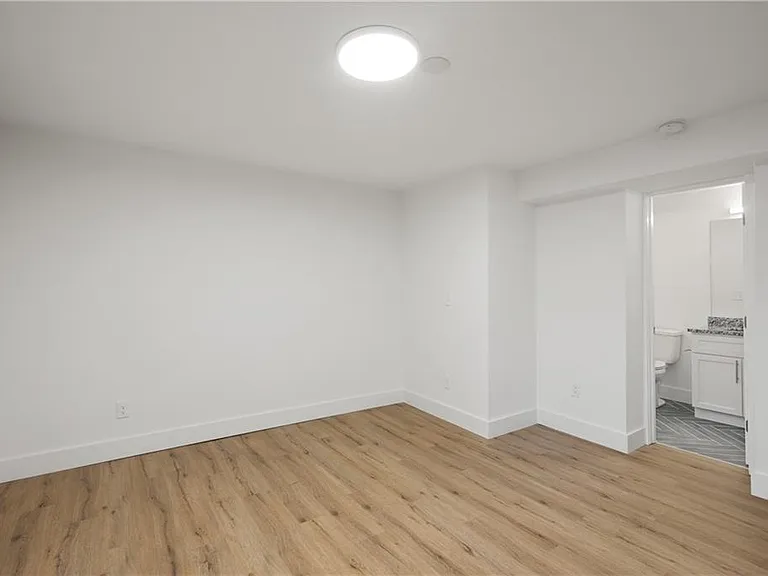 880 Saint Charles Ave NE #10 — Photo 10