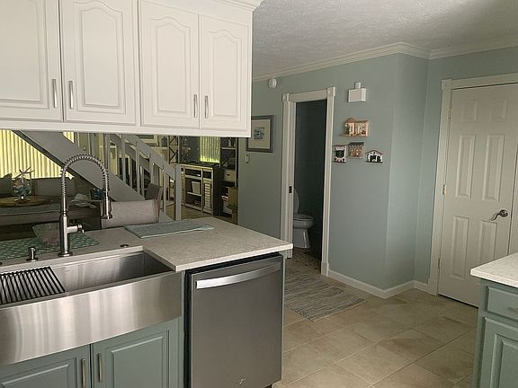 4th image of 7990 Sunset Dr