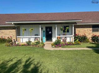 824 Burnett Ranch Rd, Electra, TX 76360