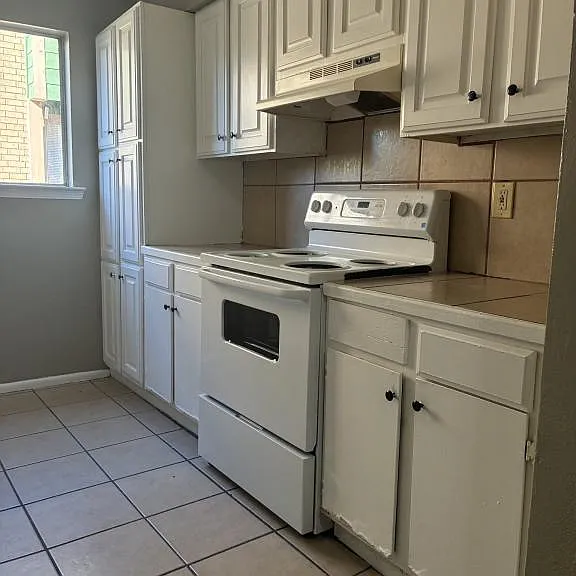 1435 Jasper Ave #C — Photo 4