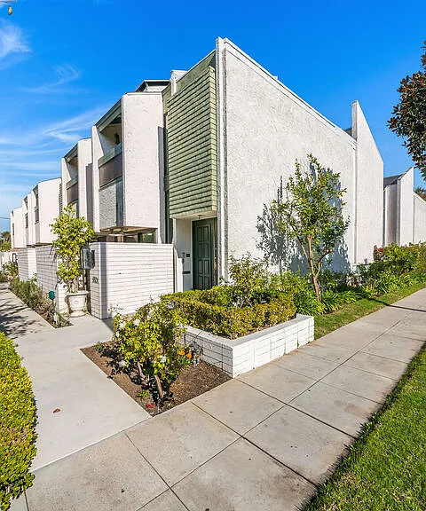 9507 W Olympic Blvd — Photo 2