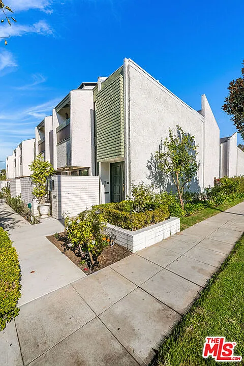Building Photo - 9507 W Olympic Blvd