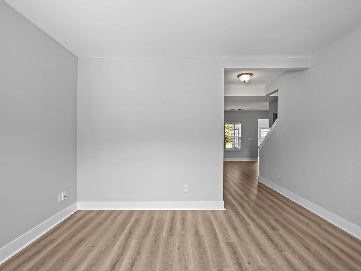 4 bed, 2.5 bath, 2083 sqft, $2,300 — Photo 2