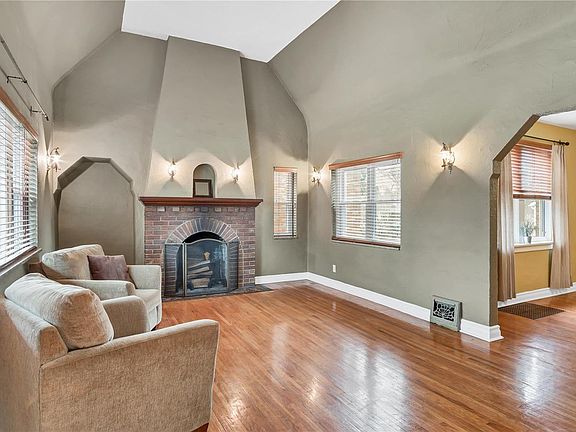 2nd image of 8121 Glen Echo Dr