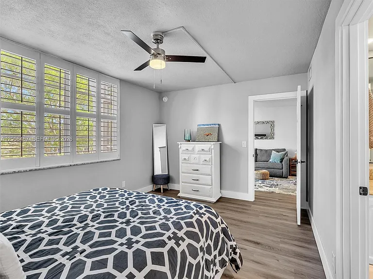 9340 Lagoon Pl #303 — Photo 24