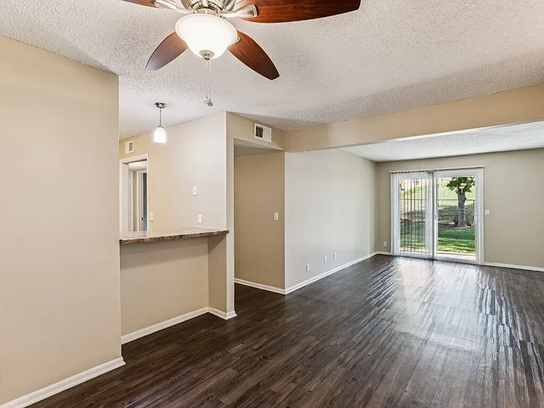 Ashford Place Apartments — Photo 10