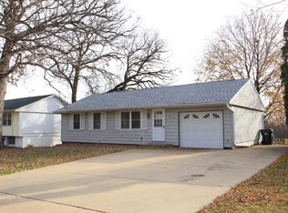 1817 Northbrook Dr NE, Cedar Rapids, IA 52402