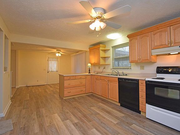 4th image of 466 Richard Ln