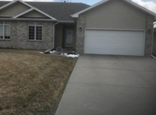 8121 Cheney Ridge Rd, Lincoln, NE 68516