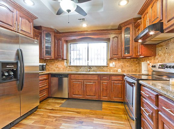3rd image of 5082 Lakeway Dr
