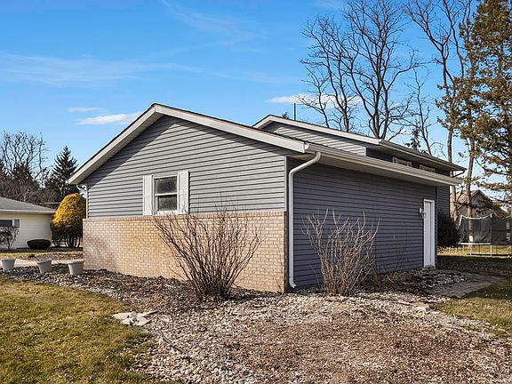 2nd image of 22907 Bainbridge Dr