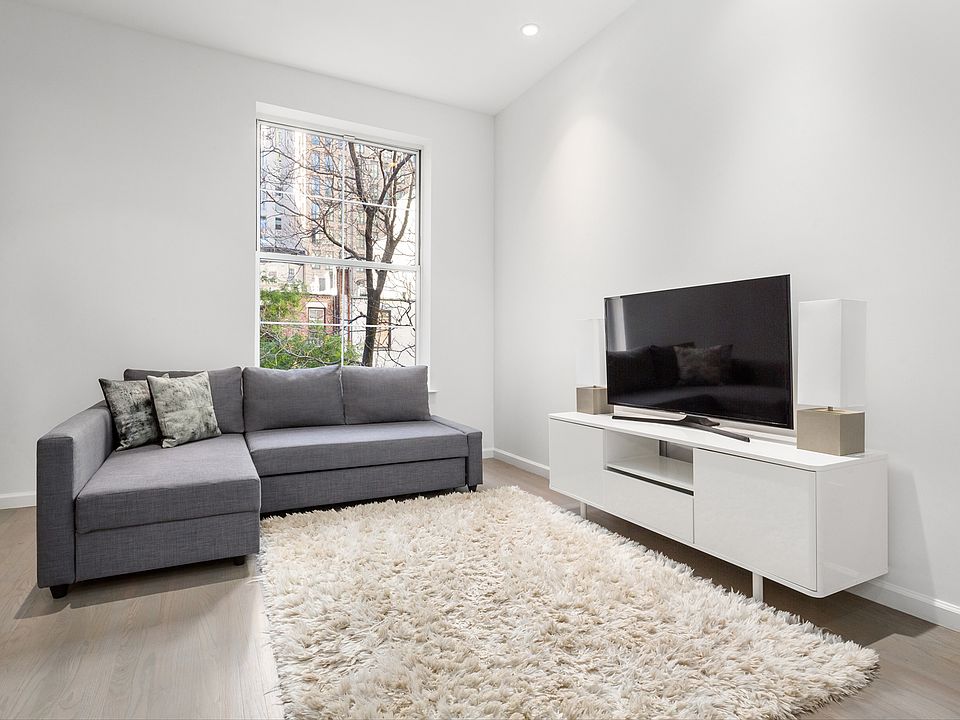1st image of 220 W 79th St APT 3