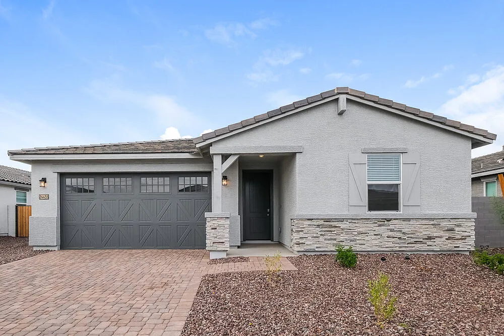 4 bed, 2.5 bath, 2014 sqft, $2,350 — Photo 1