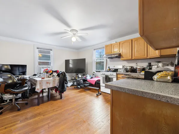 84-22 Daniels Street image 11 of 26