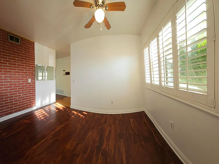 2272 Toluca Dr — Photo 14