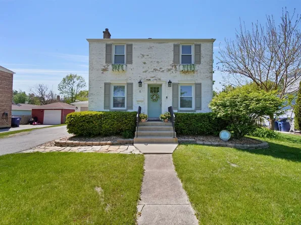 6 Iroquois Dr, Clarendon Hills, IL 60514
