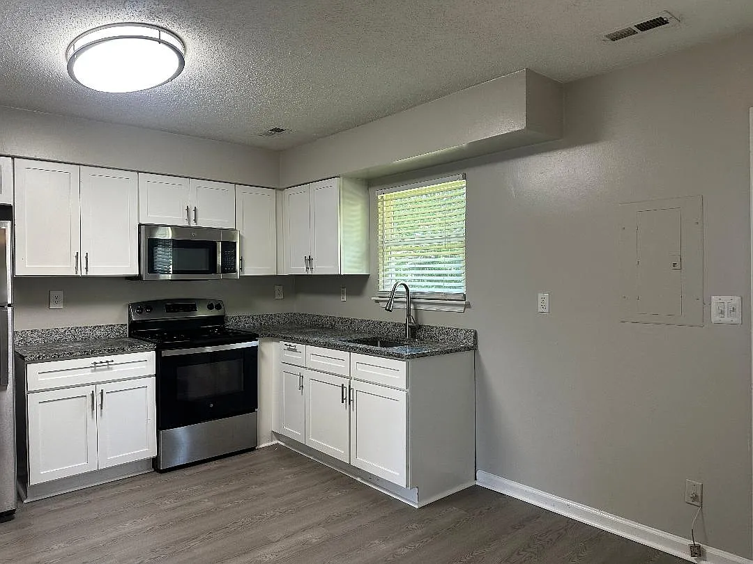 2 bed, 2.5 bath, 1022 sqft, $1,695 — Photo 2