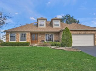 1804 Ranchview Dr, Naperville, IL 60565