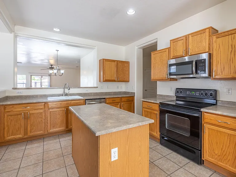 17212 W Saguaro Ln — Photo 22