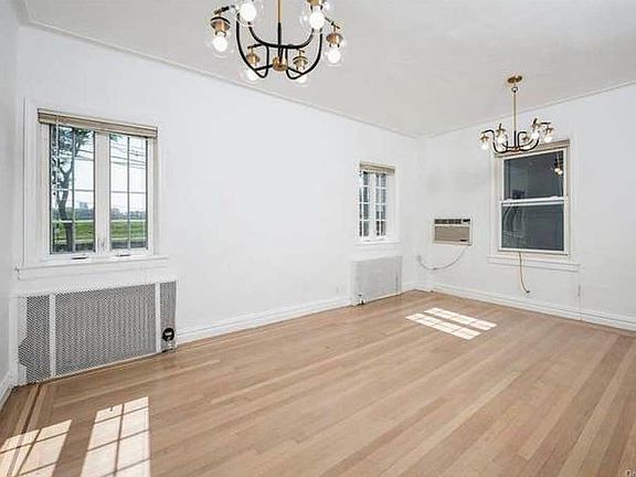 5th image of 135 Halsey St #1