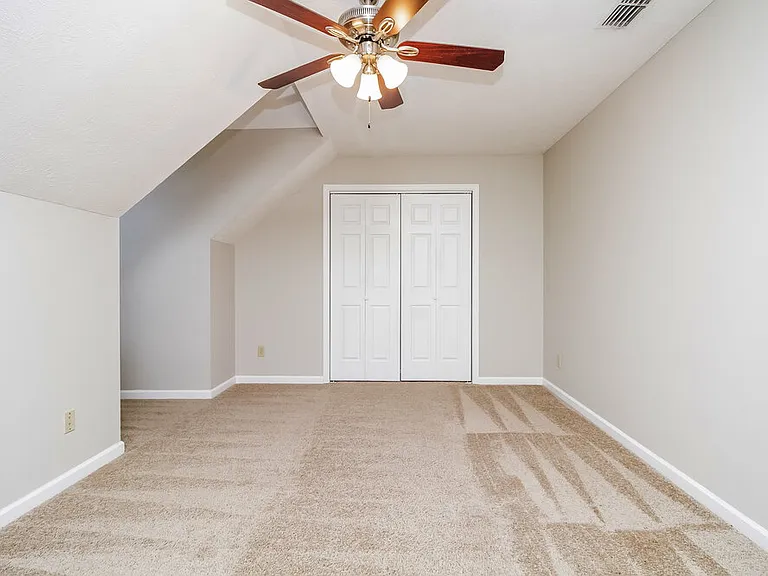 300 Stafford Ct — Photo 10