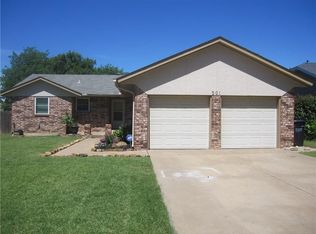 301 S Avery St, Moore, OK 73160