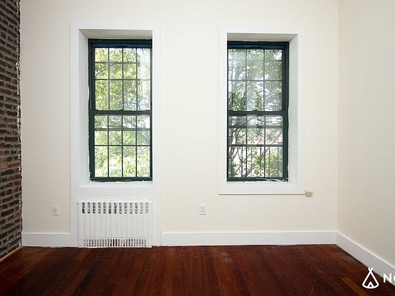 4th image of 1013 Pacific St #L2