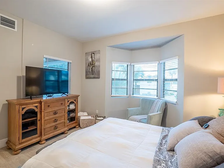 244 Lexington Dr — Photo 11