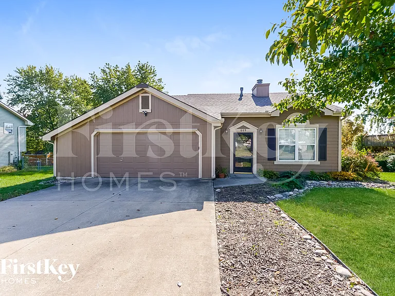 609 Rosehill Dr — Photo 1