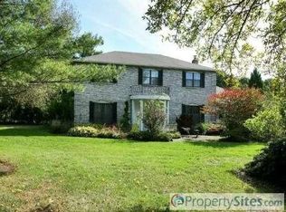 2 Talon Way, Dix Hills, NY 11746