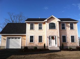 8 Woodbine Ave, Barrington, RI 02806