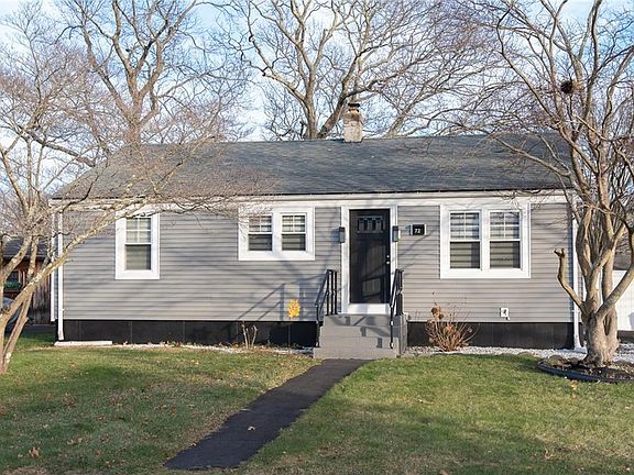 3rd image of 72 Hollis Ave