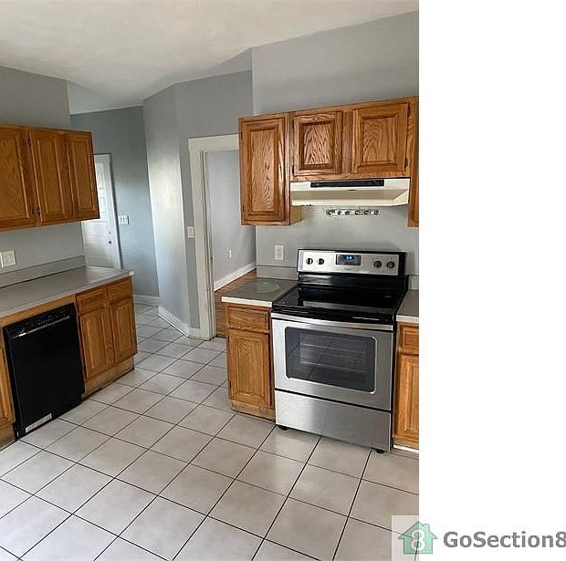 2nd image of 425 Ferry St APT 2