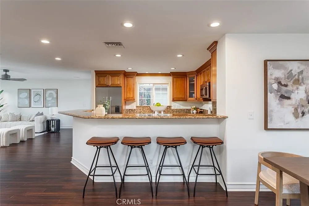 3 bed, 1795 sqft, $6,500 — Photo 3