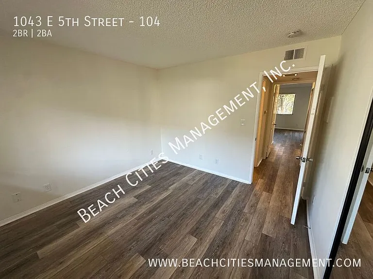 1043 E 5th St #104 — Photo 18