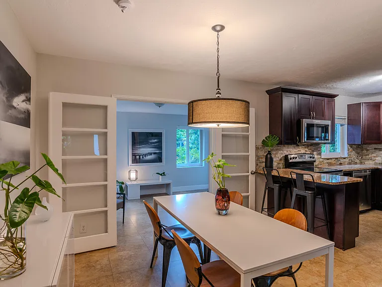 1401 NE 17th Way — Photo 9