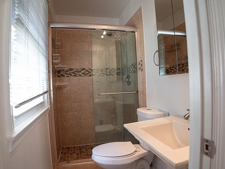 Upstairs Master Bedroom Bathroom