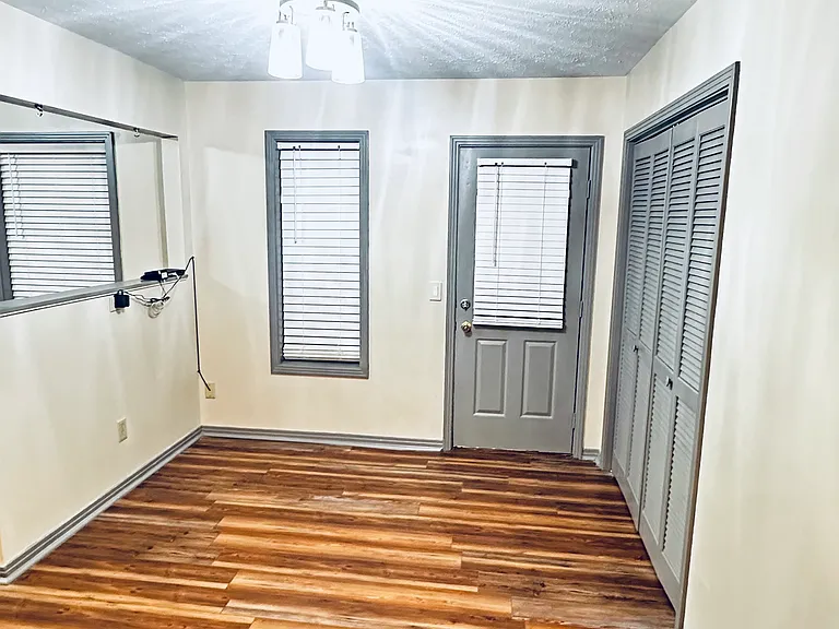487 E Plum St — Photo 7