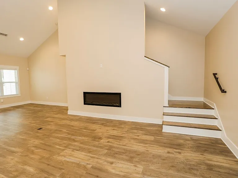 204 Blackberry Ln — Photo 5