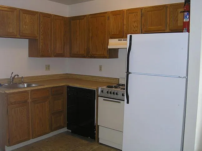 1945 Goss St #4 — Photo 3
