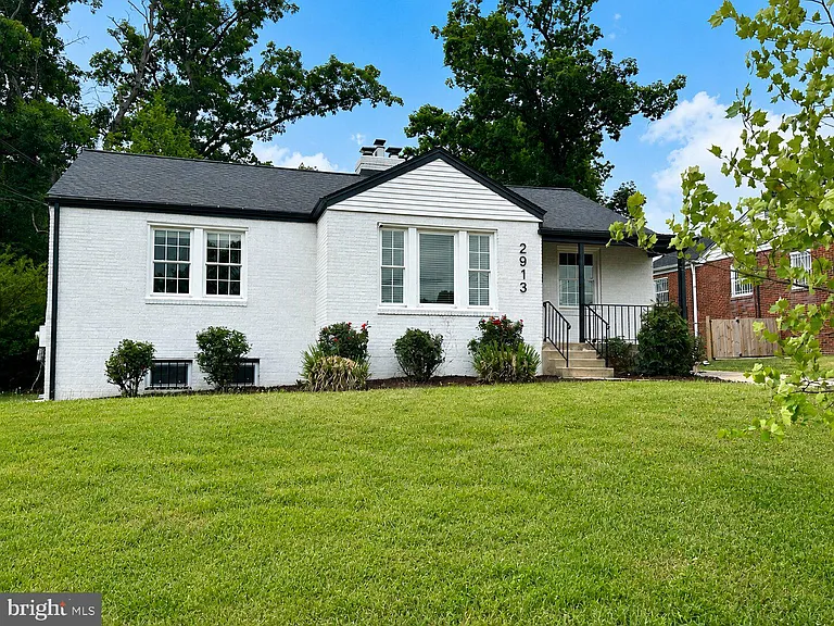 2913 Fairlawn St — Photo 4