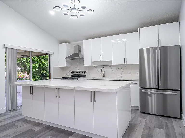 5140 NW 5th Ave — Photo 1