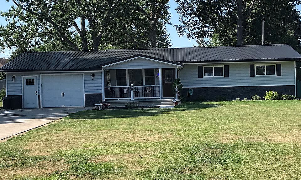 2nd image of 404 Woodlawn Dr